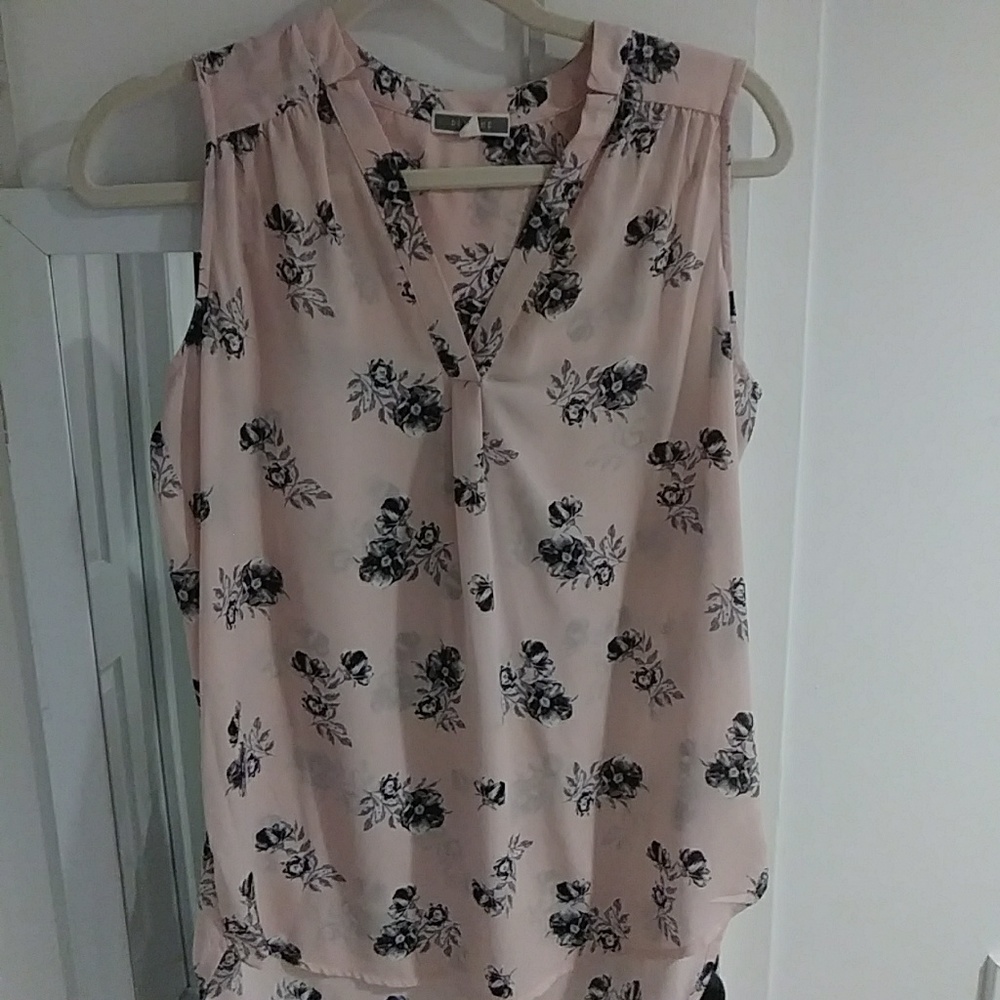 Sleeveless top 💗